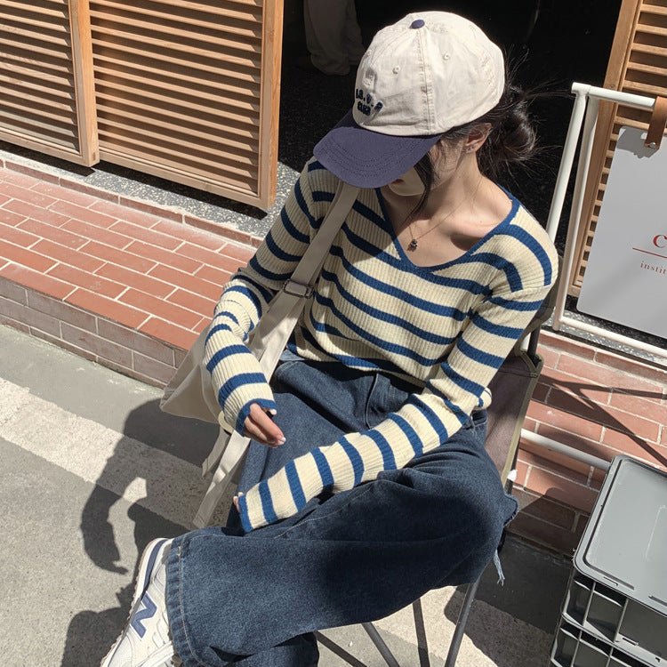 Womens V-neck Striped Knit Top With Long Sleeves