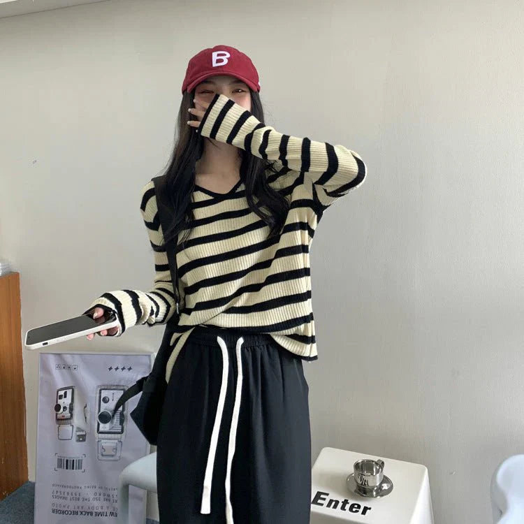 Womens V-neck Striped Knit Top With Long Sleeves